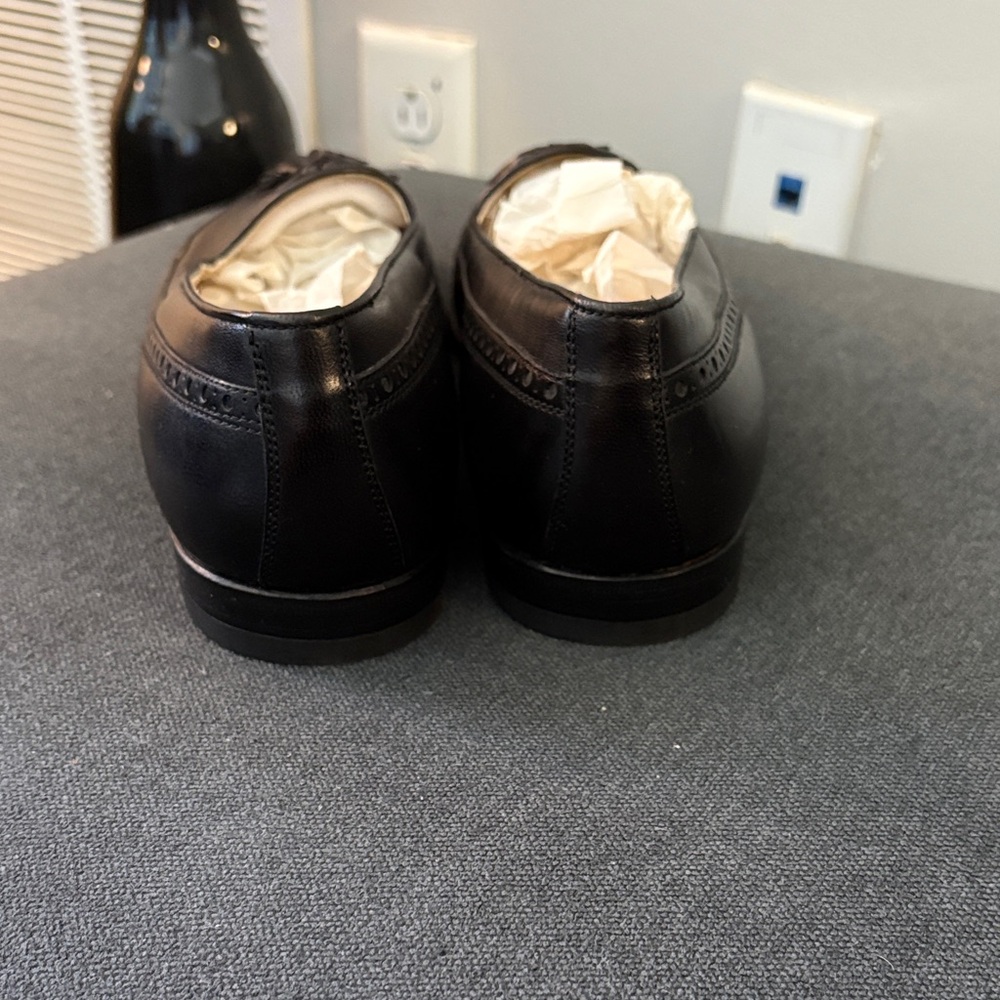 Gucci Black Leather Loafers with Tassels - Picture 3 of 6